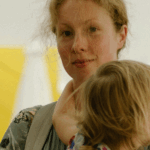 Die Mama-Cliquen: Wenn Spielplätze zu Kampfzonen werden